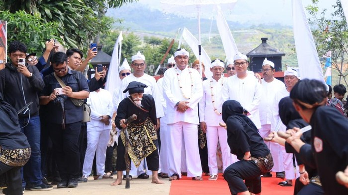 Simbol Pembangunan Merata, Bupati Gelar Rapat HUT Bogor di Desa Malasari