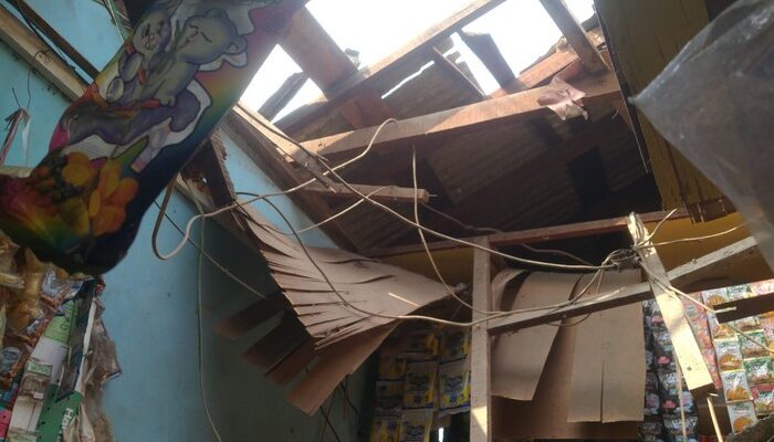 Rumah di Jakut Porak-poranda Tertimpa Tabung Oksigen, Pemilik Trauma
