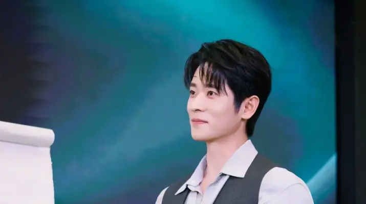 Cheng Lei Curi Perhatian di iQIYI Starship 2026, Nikmati Kuliner Indonesia dan Sapa Penggemar